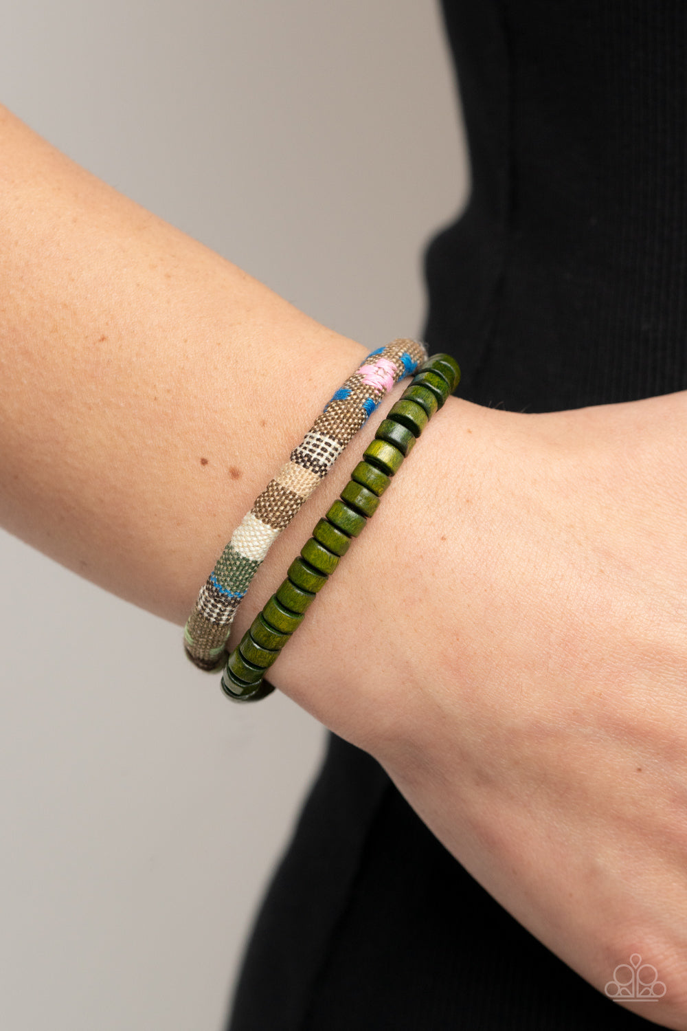 Pack your Poncho - Green Paparazzi Bracelet (PZ-1141)