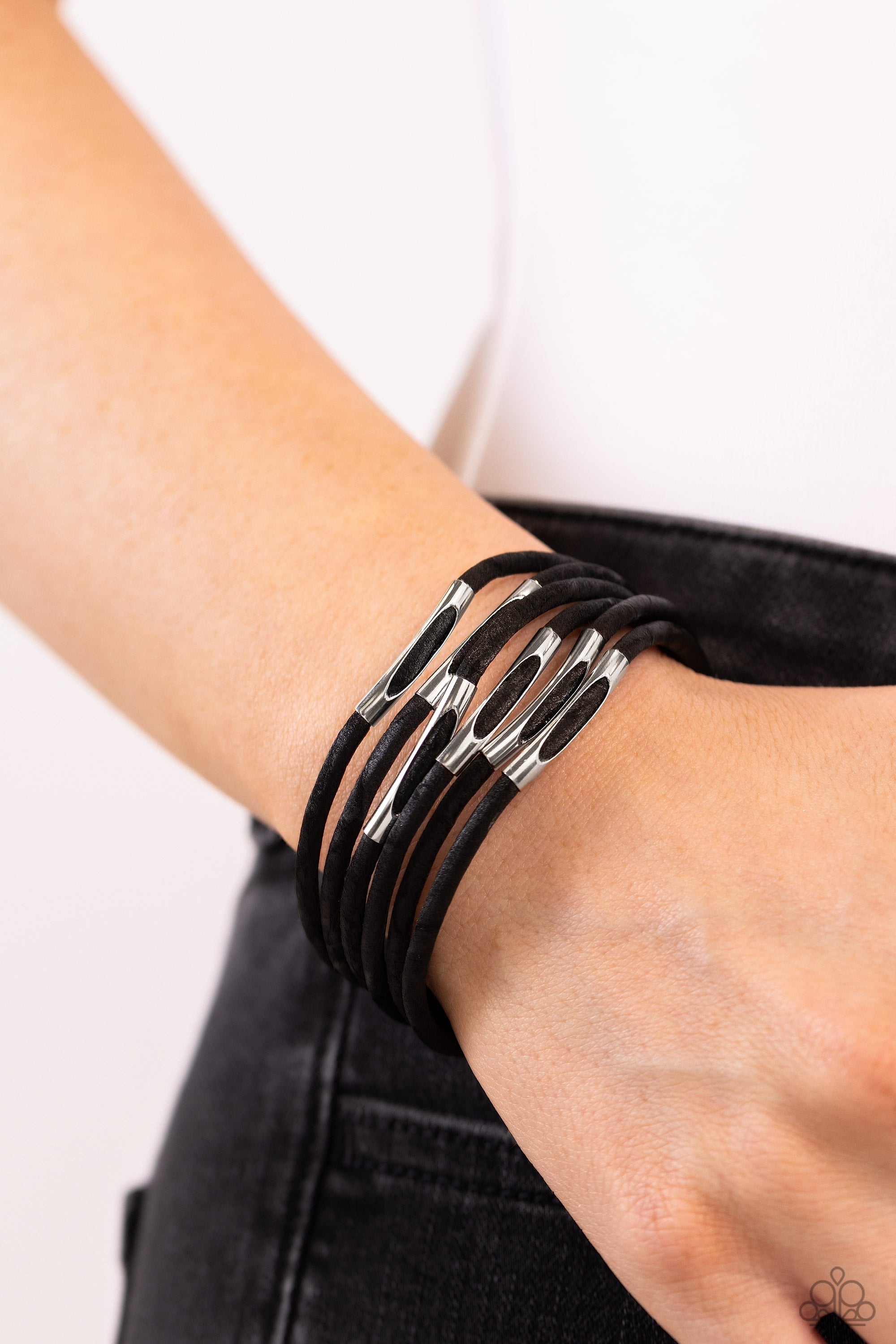 Magnetic Personality - Black  Paparazzi Bracelet (PZ-1264)