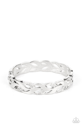 Editor-in-LEAF - White Paparazzi Bracelet (3999)