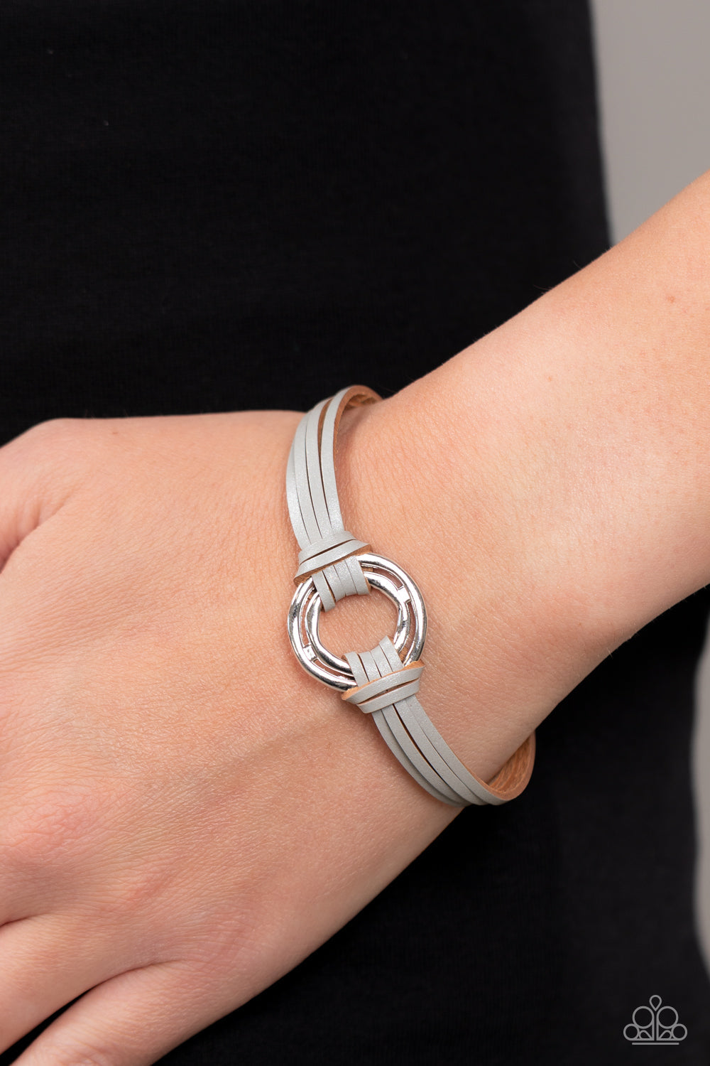 Paparazzi Free Range Fashion Silver Circle Leather Magnet Bracelet (W103)
