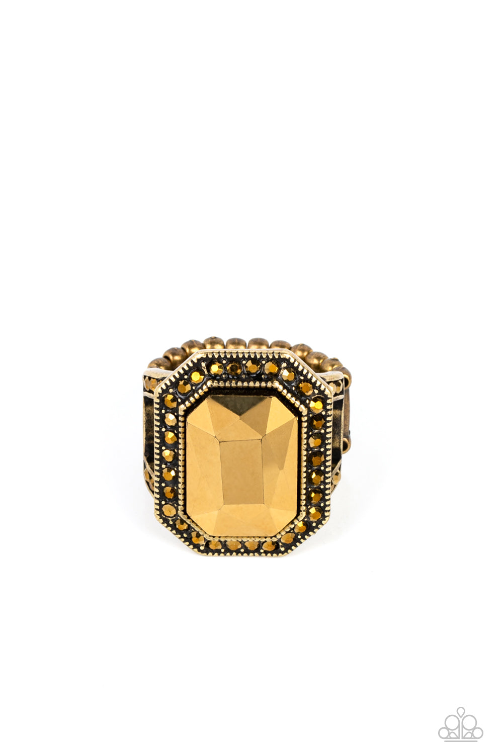 A Royal Welcome - Brass Paparazzi Ring (T28)