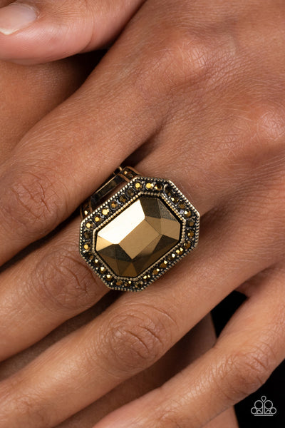 A Royal Welcome - Brass Paparazzi Ring (T28)