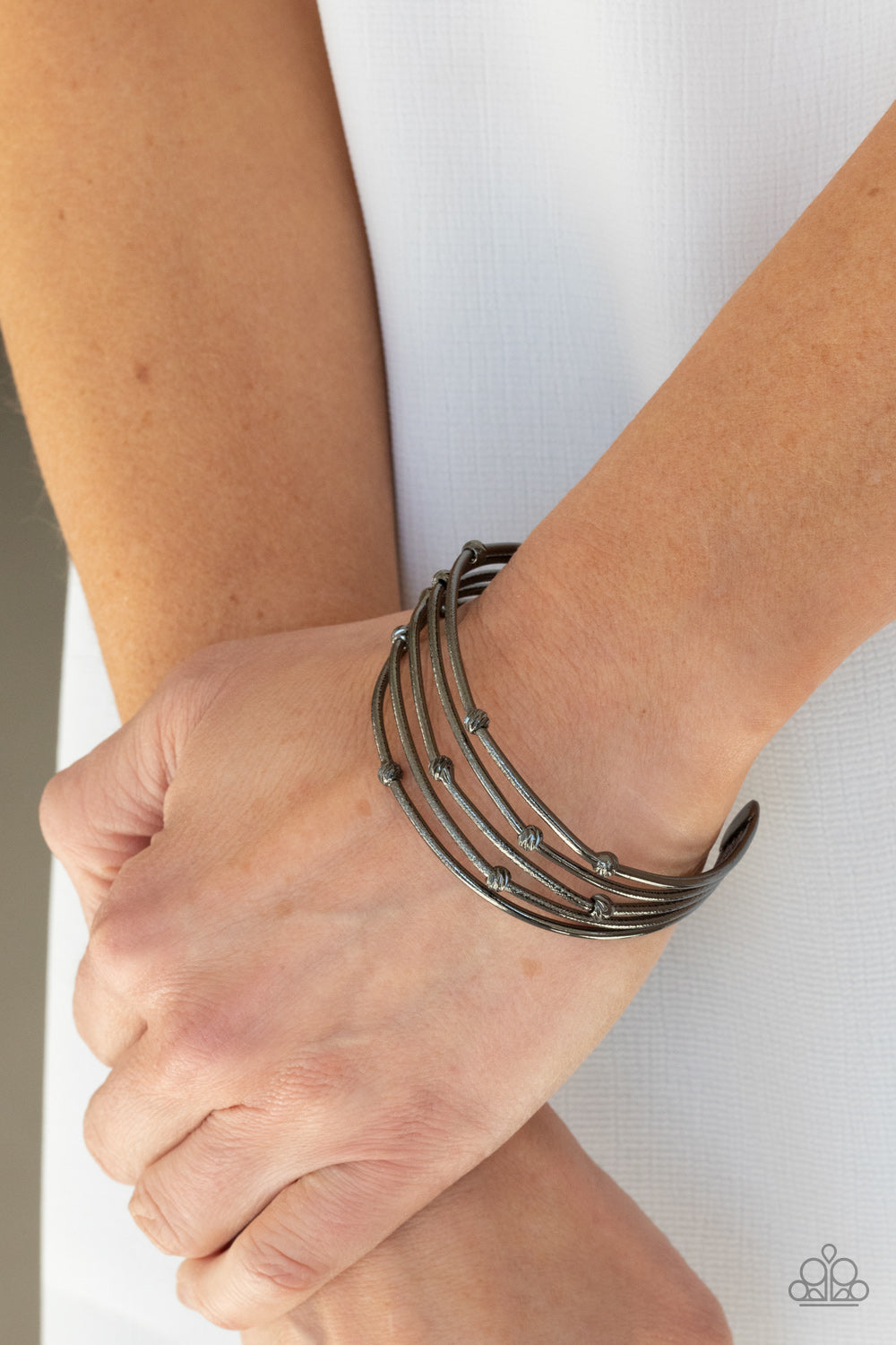 Face The METALLIC Music - Black Paparazzi Bracelet (PZ-030)