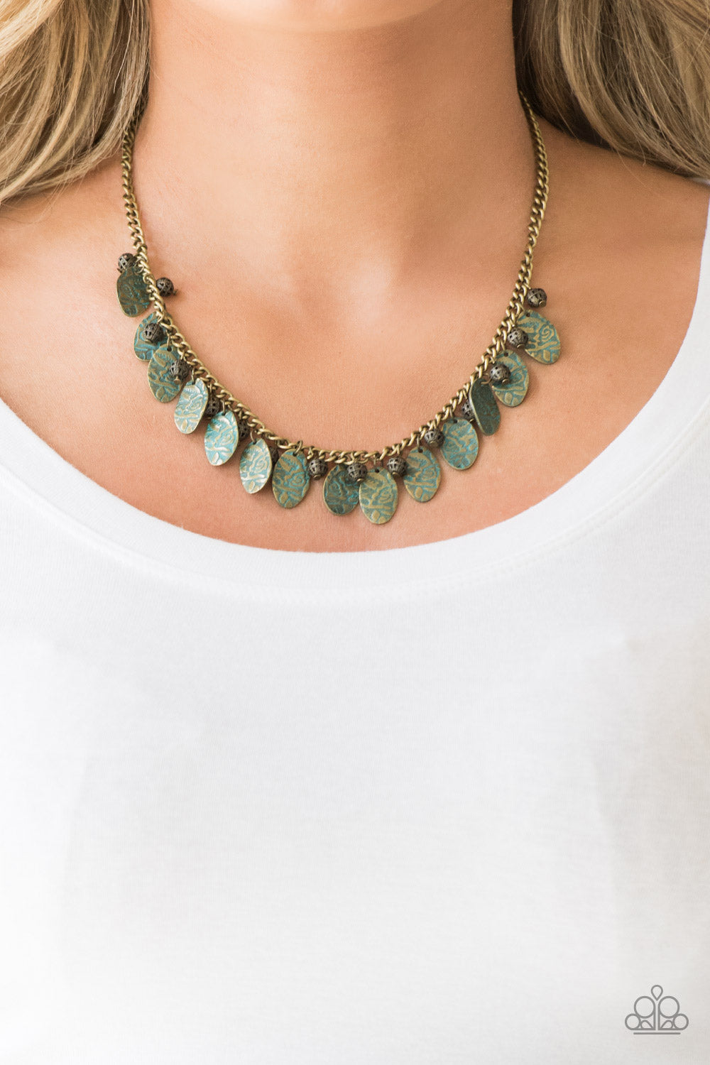 Vintage Gardens - Brass-Paparazzi Necklace (PZ-1185)