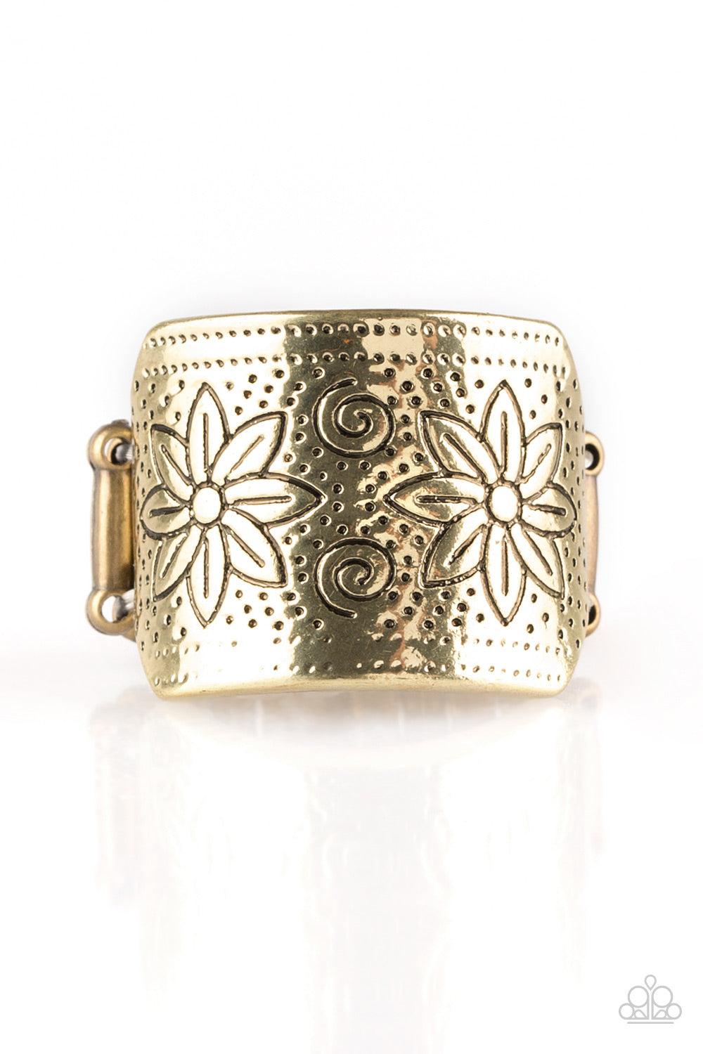 Paparazzi Wide Back Ring - Wild Meadows - Brass (R079)