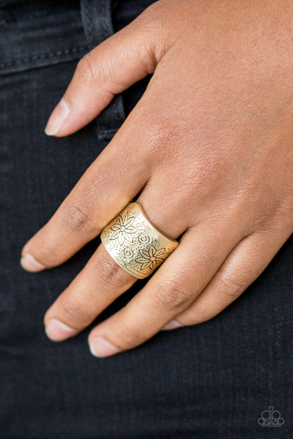 Paparazzi Wide Back Ring - Wild Meadows - Brass (R079)