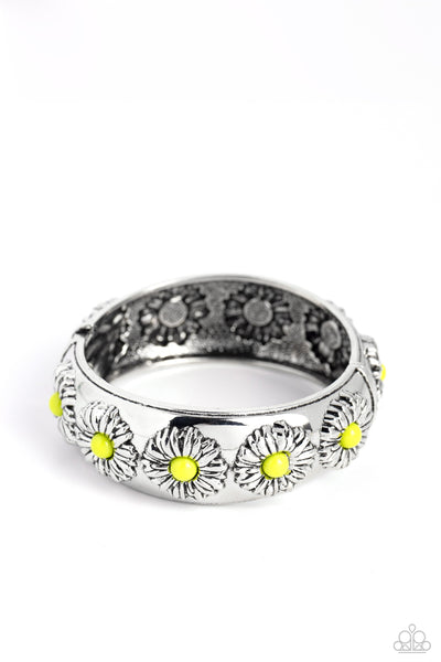 Taking FLORAL - Green Paparazzi Bracelet (#4565)