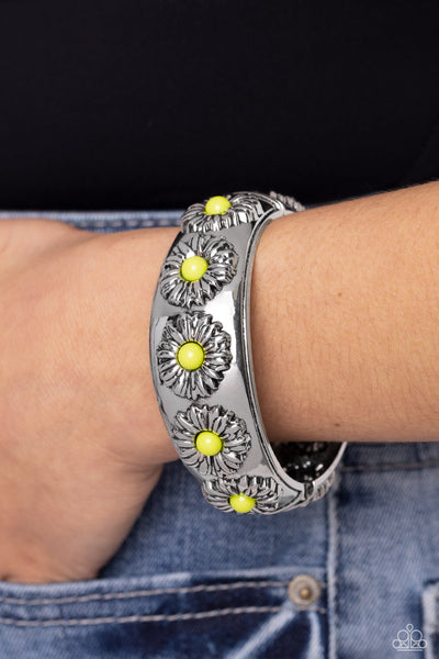 Taking FLORAL - Green Paparazzi Bracelet (#4565)