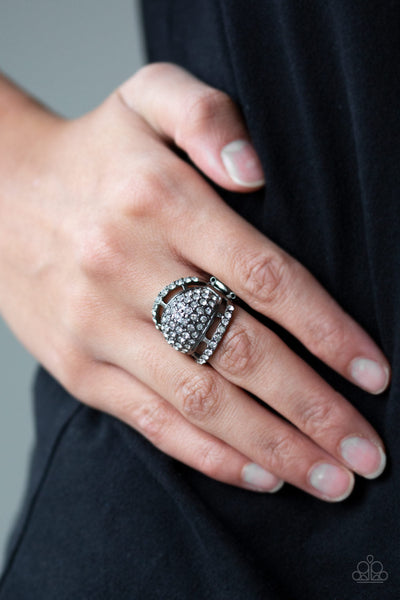 Paparazzi Thick Flex Back Ring - The Seven-FIGURE Itch - Black (R058)