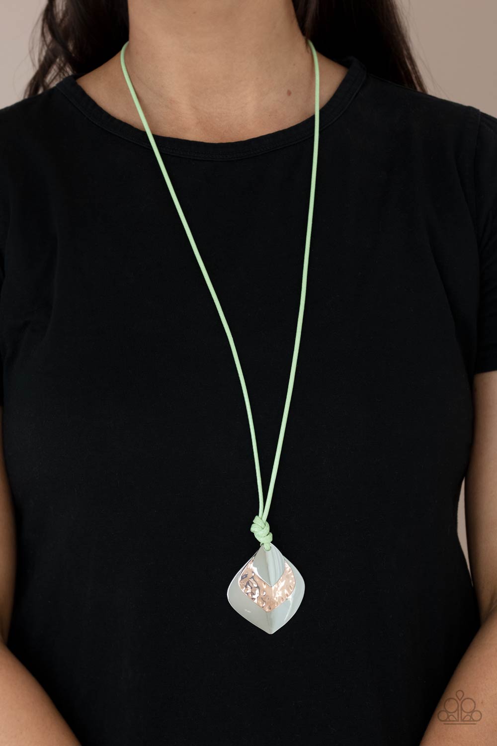 Face The ARTIFACTS - Green Paparazzi Necklace (PZ-851)