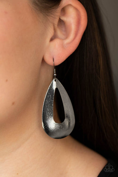 Hand It OVAL! - Black Paparazzi Earrings