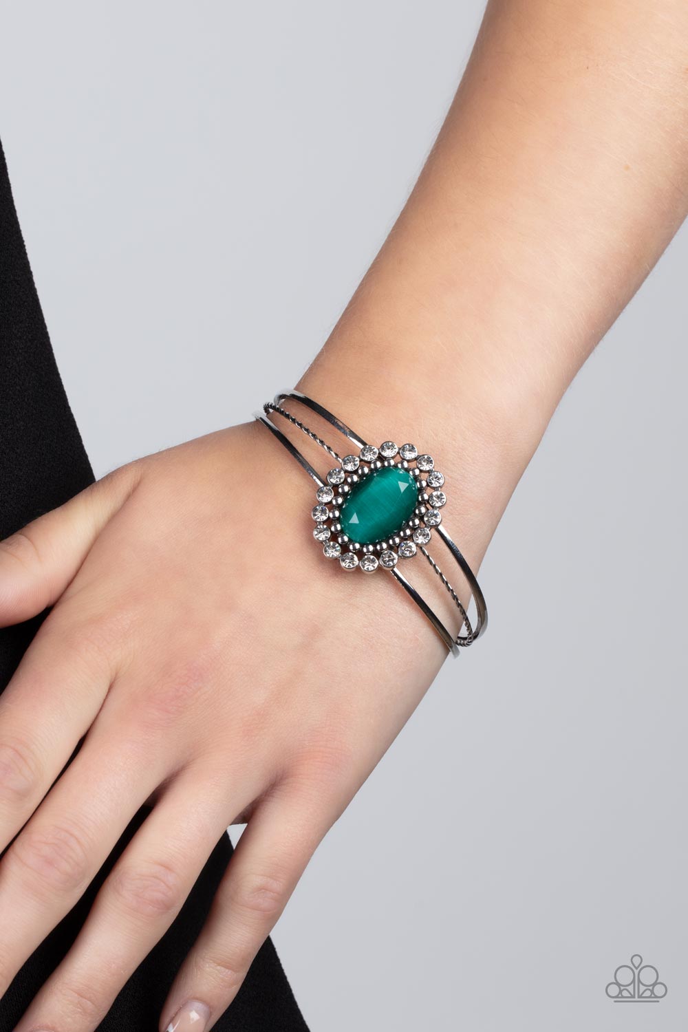 Prismatic Flower Patch - Green Paparazzi Bracelet (PZ-4516)