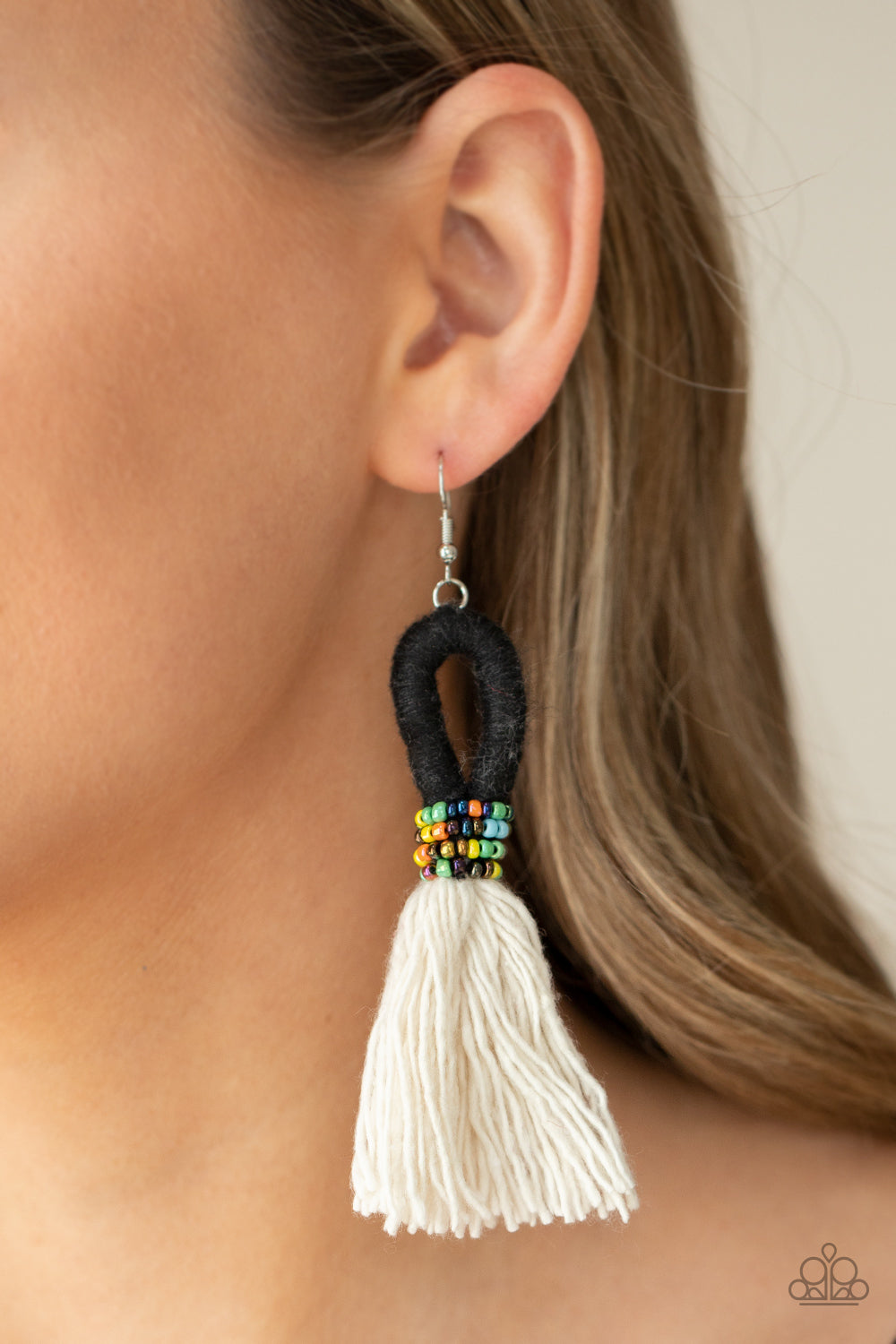 The Dustup - Black Paparazzi Earrings (PZ-761)
